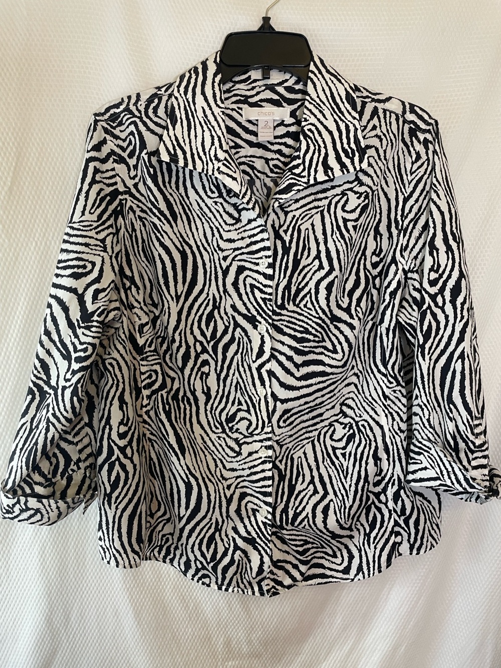Chico's Zebra Print Black & White No Iron Button Up Top 3/4 Sleeve Size 2 (L)